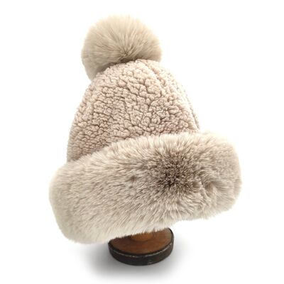 Gorro con pompón de pelo sintético - Crema