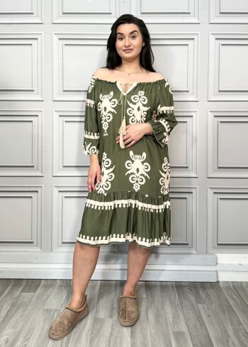 Robe midi imprimée avec pompons tressés 8