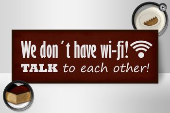 Panneau en bois indiquant 27x10cm "Nous n'avons pas de Wi-Fi, parlons-nous" 2