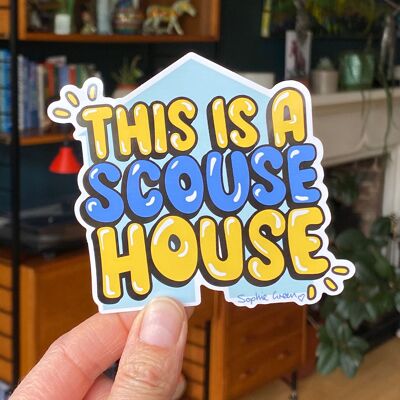 Questo è un adesivo blu della Scouse House