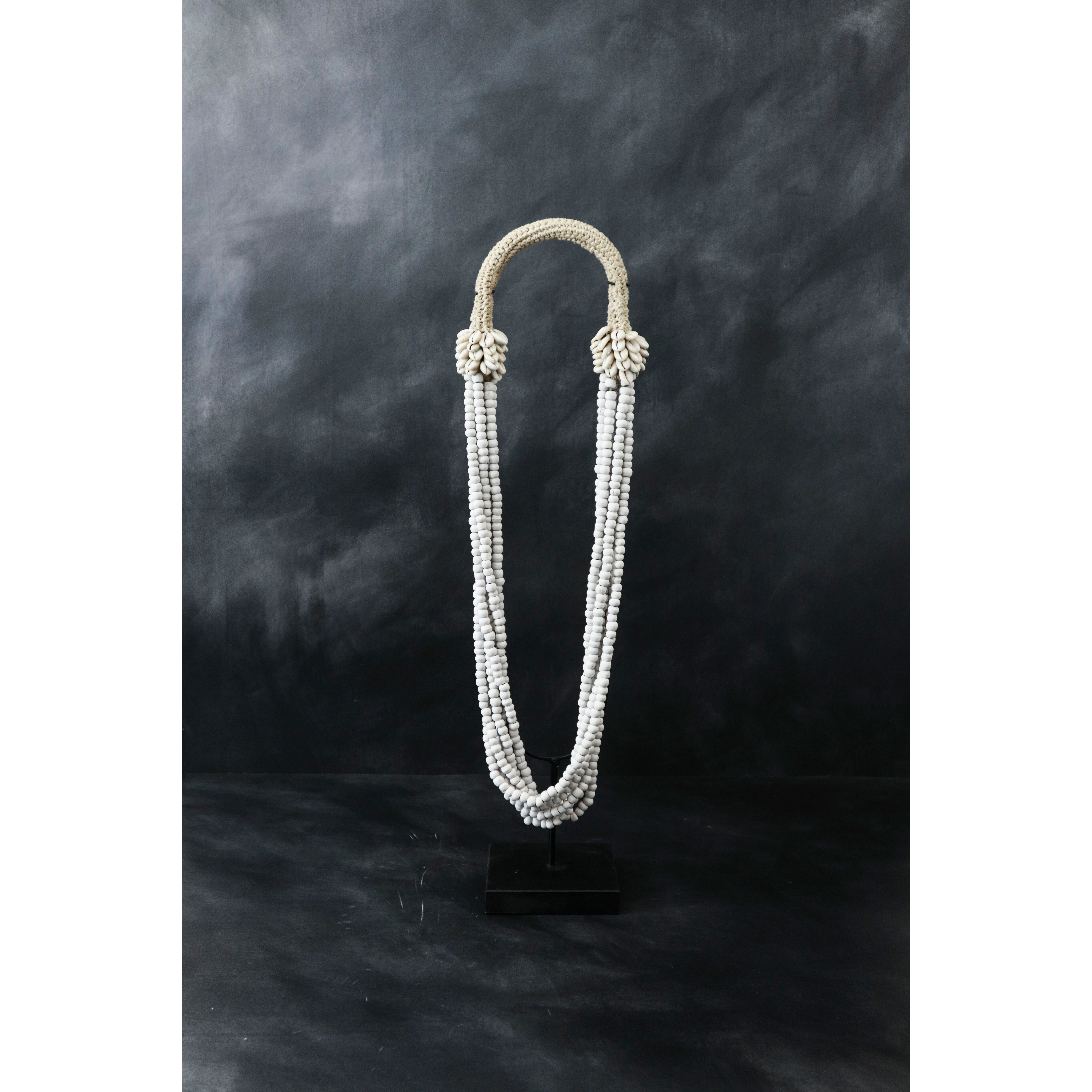Collier de perles et de coquillages fait à la main, blanc