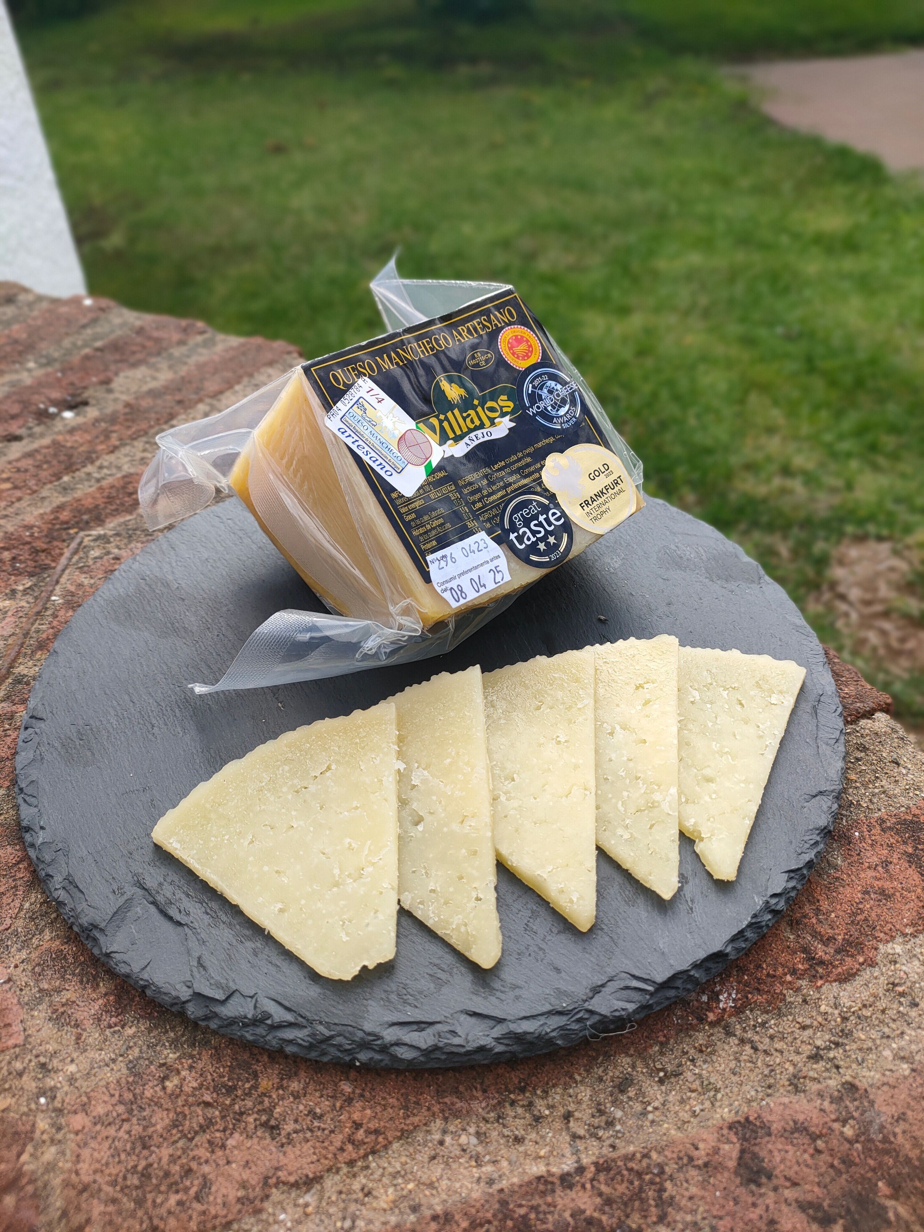 Formaggio Manchego Stagionato DOP (500 gr circa) - Etichetta Nera - Medaglia d'Oro 'Trofeo Internazionale di Francoforte e Londra' 2023