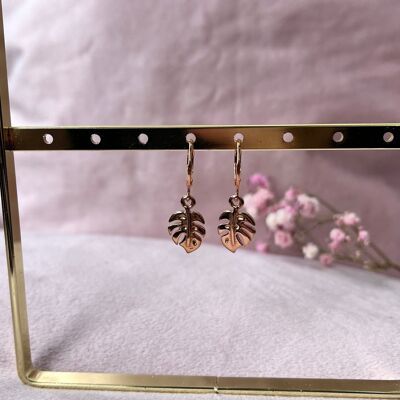 Rose gold earrings with monstera leaf pendant and clasp