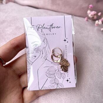 Boucles d'oreilles en or rose avec pendentif et fermoir feuille de monstera 4