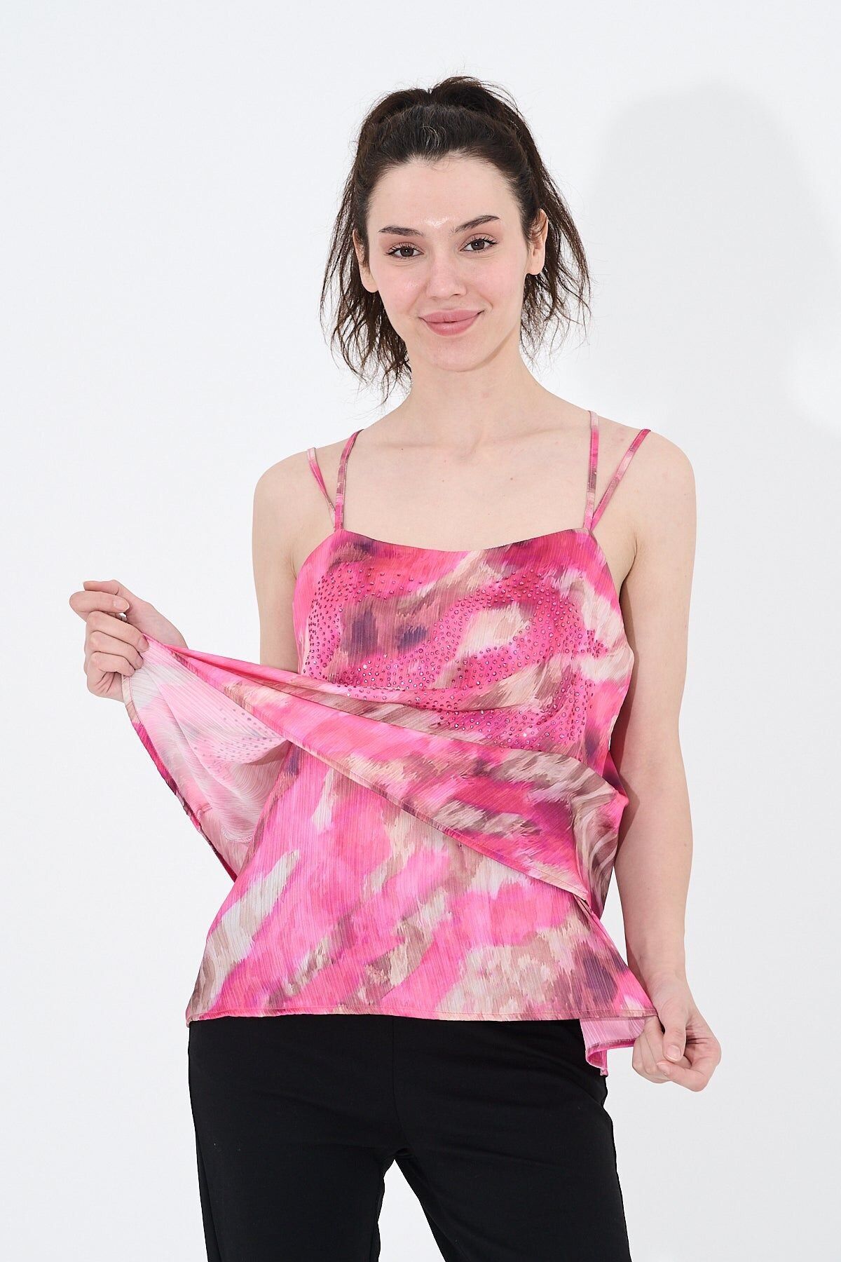 Un top con spalline decorato con colori - T-10936 - 6863