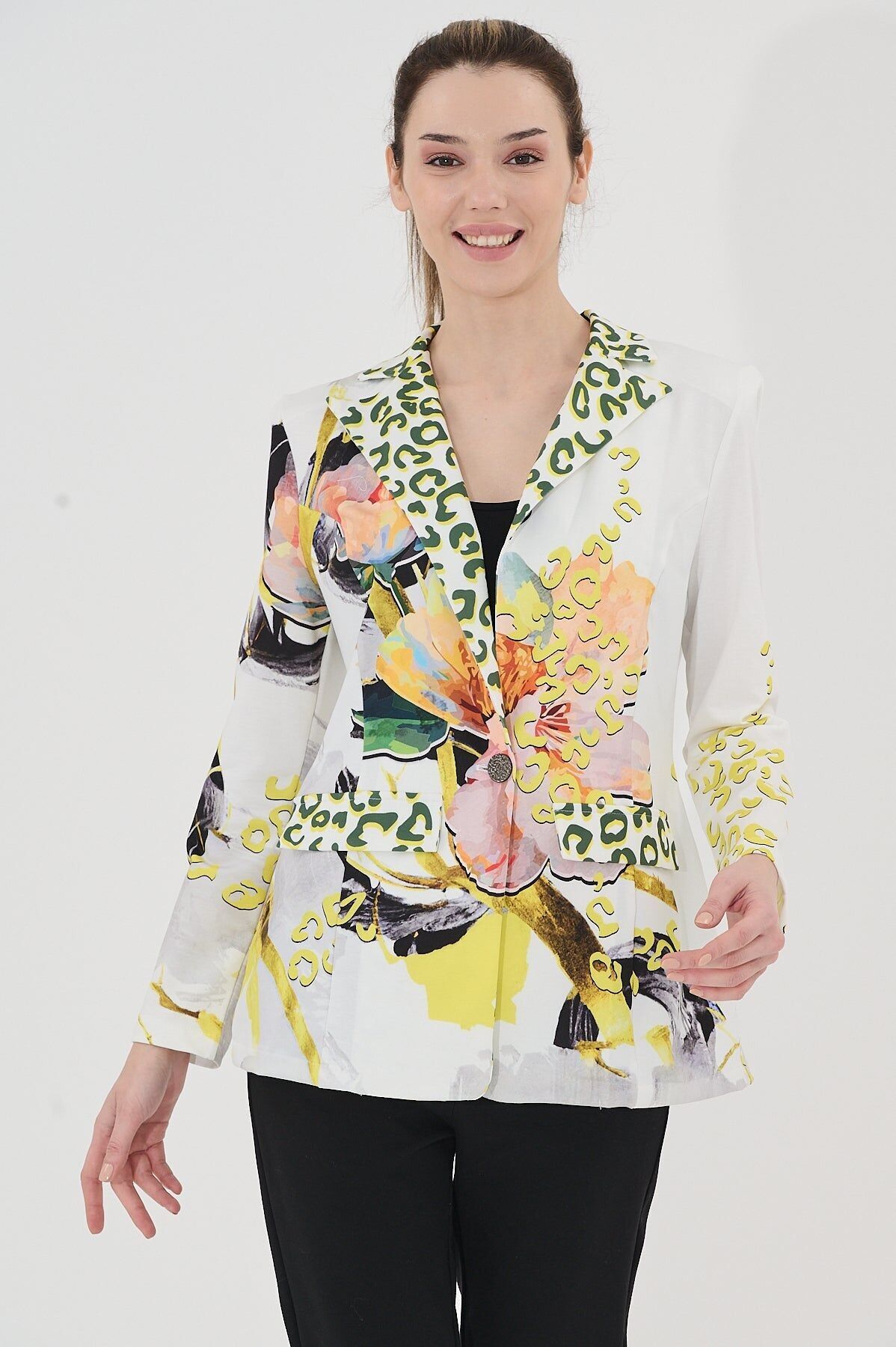 Sophisticated jacket with one button closure - T-10809 -15910