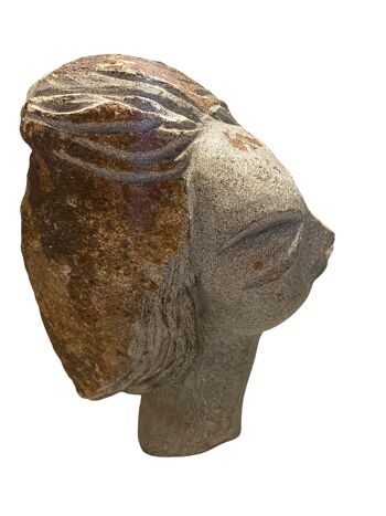 Sculpture tête en pierre 3
