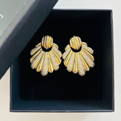 PAIR OF PAVE AND GOLD SHELL EARRINGS