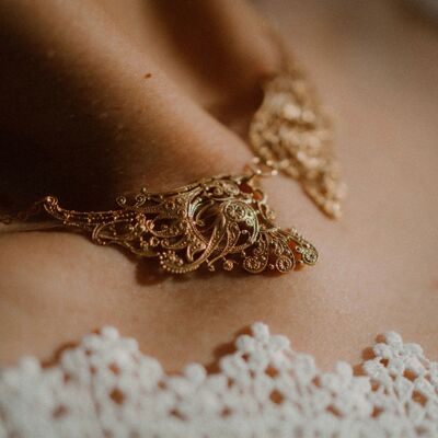Gold filigree wings necklace