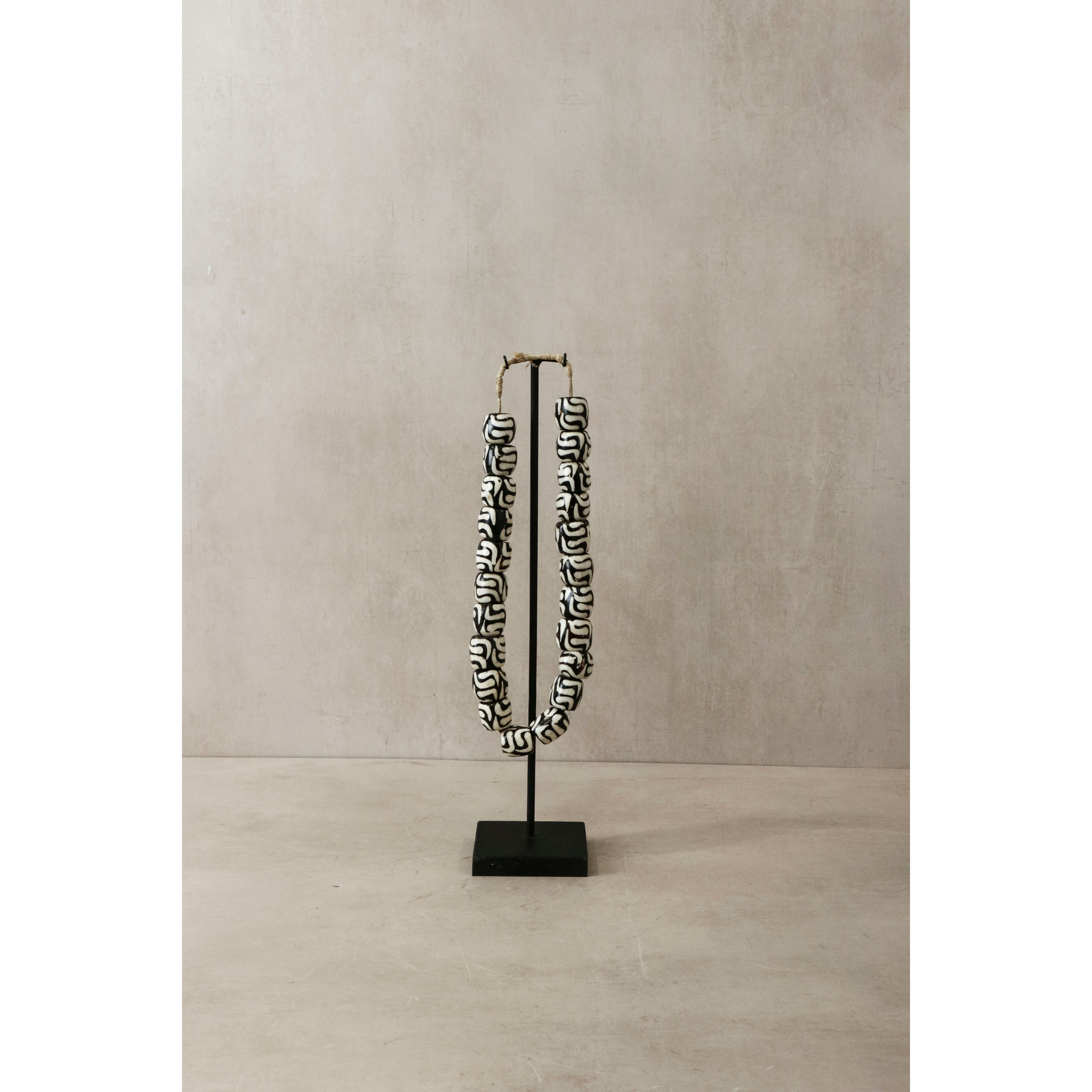 Collar de cuentas Kenia - Cuentas planas negro/blanco - 80.3