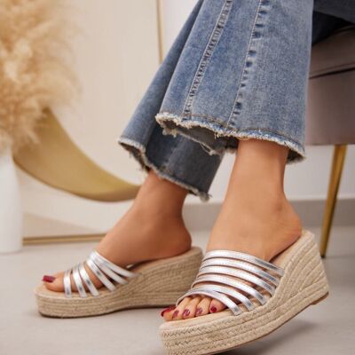 SCARPE SANDALI CON ZEPPA MEDIA ALTA IN RAFFIA ARGENTO