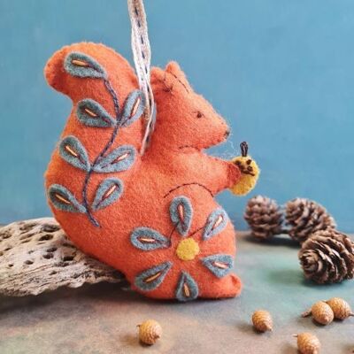 Mini kit d’artisanat en feutre d’écureuil brodé folklorique
