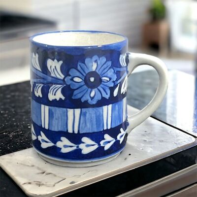 Blaue Keramik Tee-/Kaffeetasse - Blumen- und Streifen-Design