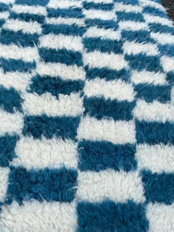 Tapis Marocain Berbere à carreaux damier bleu en Laine 7