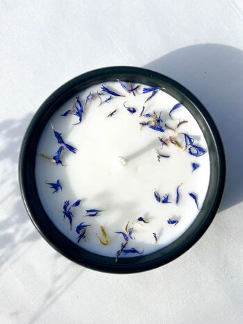 Nyx - Bougie Artisanale Parfumée Monoï et aux fleurs séchées de bleuet 1