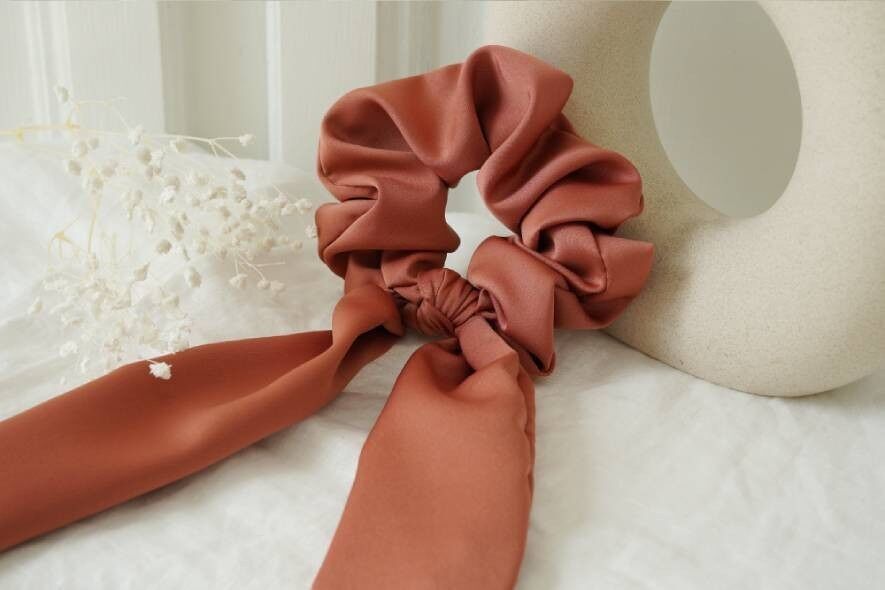 Nastro Scrunchie Testimone In Raso Rosa Terracotta