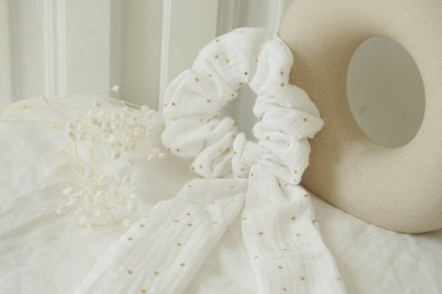 Nastro Chouchou Lina Bianco con pois dorati