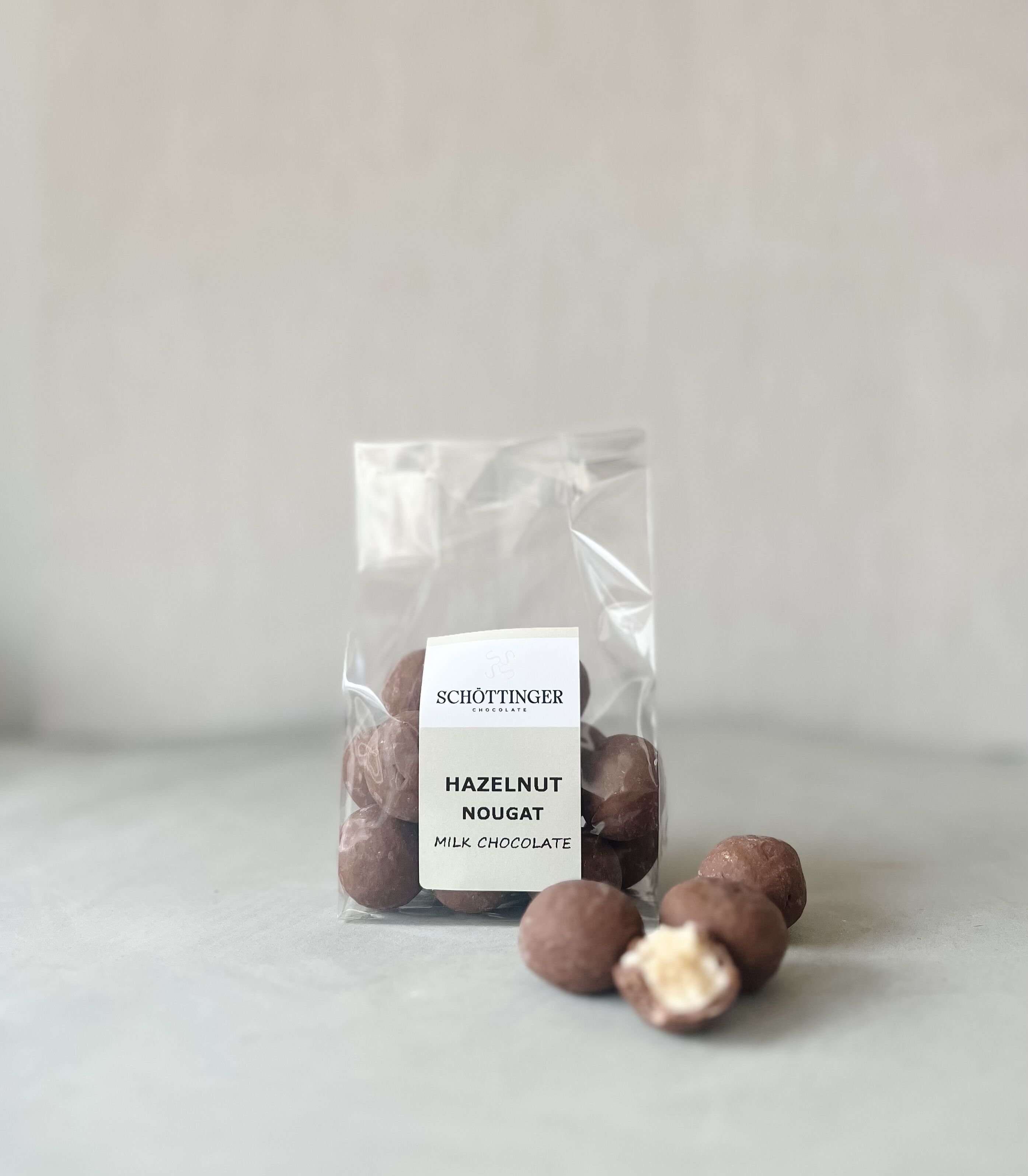 Turrón de avellanas con chocolate con leche