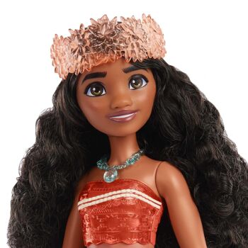 Mattel - Réf : HPG68 - Princesses Disney Poupée Vaiana articulée avec tenue scintillante et accessoires dont serre-tête et collier, Jouet Enfant, Dès 3 ans 3