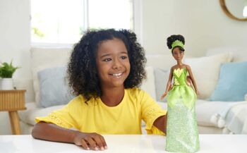 Mattel - Réf : HLW04 - Princesses Disney Poupée Tiana articulée avec tenue scintillante et accessoires dont chaussures et diadème, Jouet Enfant, Dès 3 ans 2