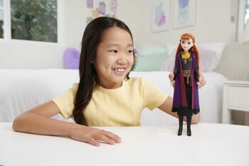 Mattel - Réf : HLW50 - Disney La Reine des Neiges 2 - Poupée Anna avec tenue emblématique, chaussures, jupe, cape en tissu et accessoires, Jouet Enfant, Dès 3 ans 2