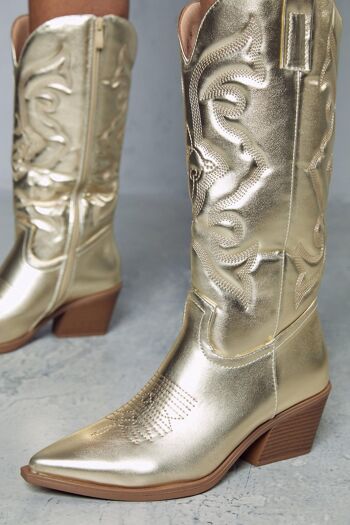 Bottes de cowboy de style occidental pour femmes avec détails brodés et talon épais 5