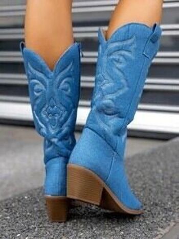 Bottes de cowboy de style occidental pour femmes avec détails brodés et talon épais 12