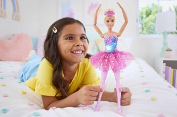 Mattel - Réf : HLC25 - Barbie Dreamtopia Poupée Mannequin Ballerine, Avec Lumières Scintillantes, Poupée Danseuse Blonde Articulée, Avec Diadème Et Tutu Rose, Jouet pour Enfant de 3 ans et Plus 2