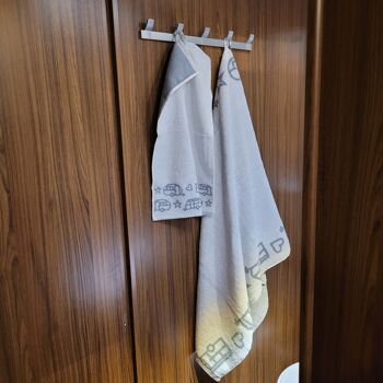 Drap de bain Motif Caravane :: Eponge de coton blanc et gris 5
