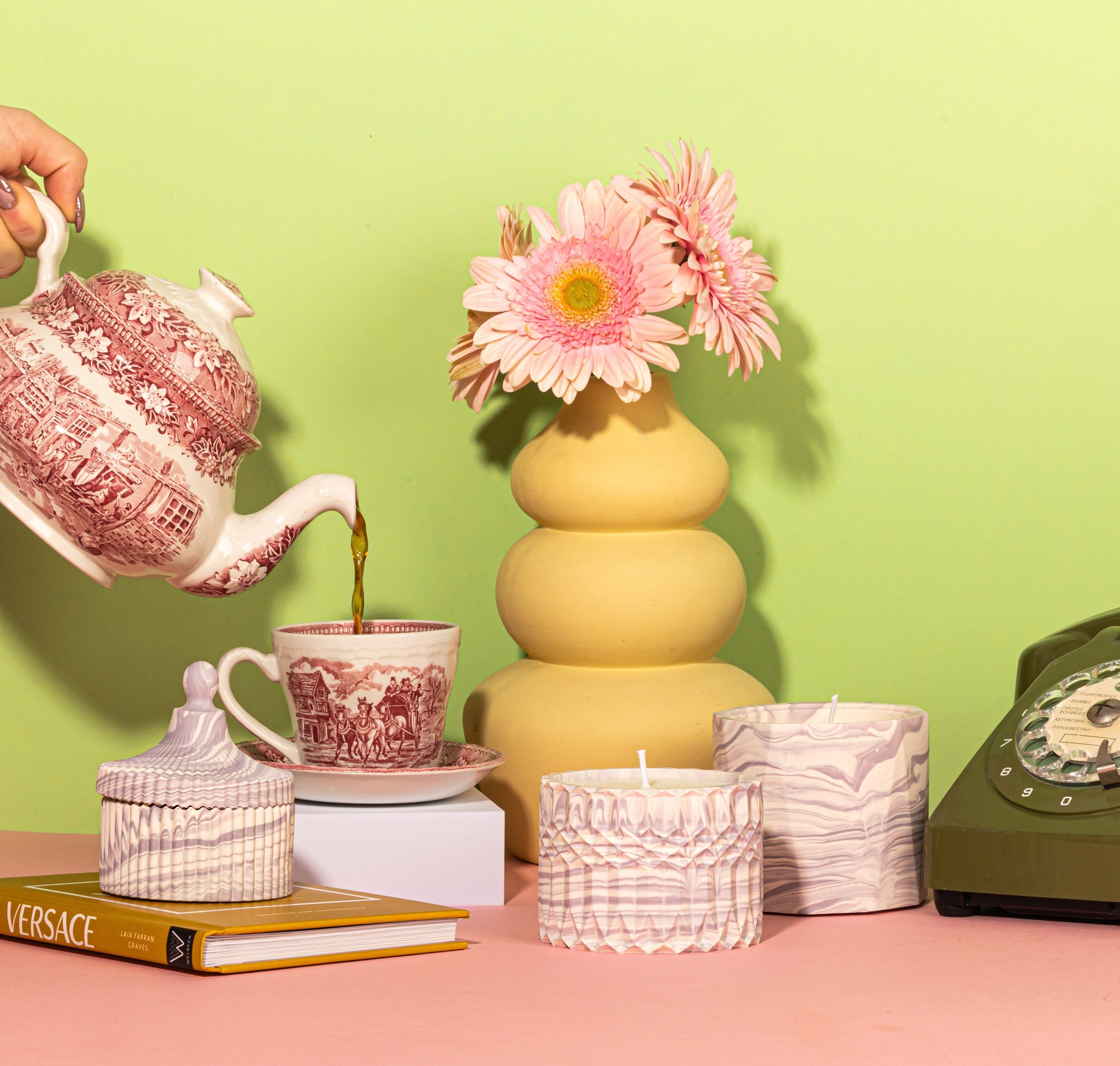 Set regalo di 3 candele Trip to Memory Lane: fiori di gelsomino e mela