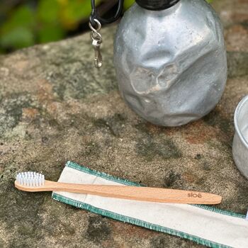 La brosse à dent en bois de Charme 2