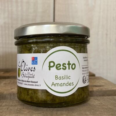Green basil and almond pesto