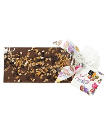 Barre de chocolat au lait pêche, citron et myrtille – barre de chocolat au lait faite à la main avec pêche, citron et myrtille - édition d'été 2