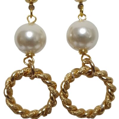 Gold earring with pearl