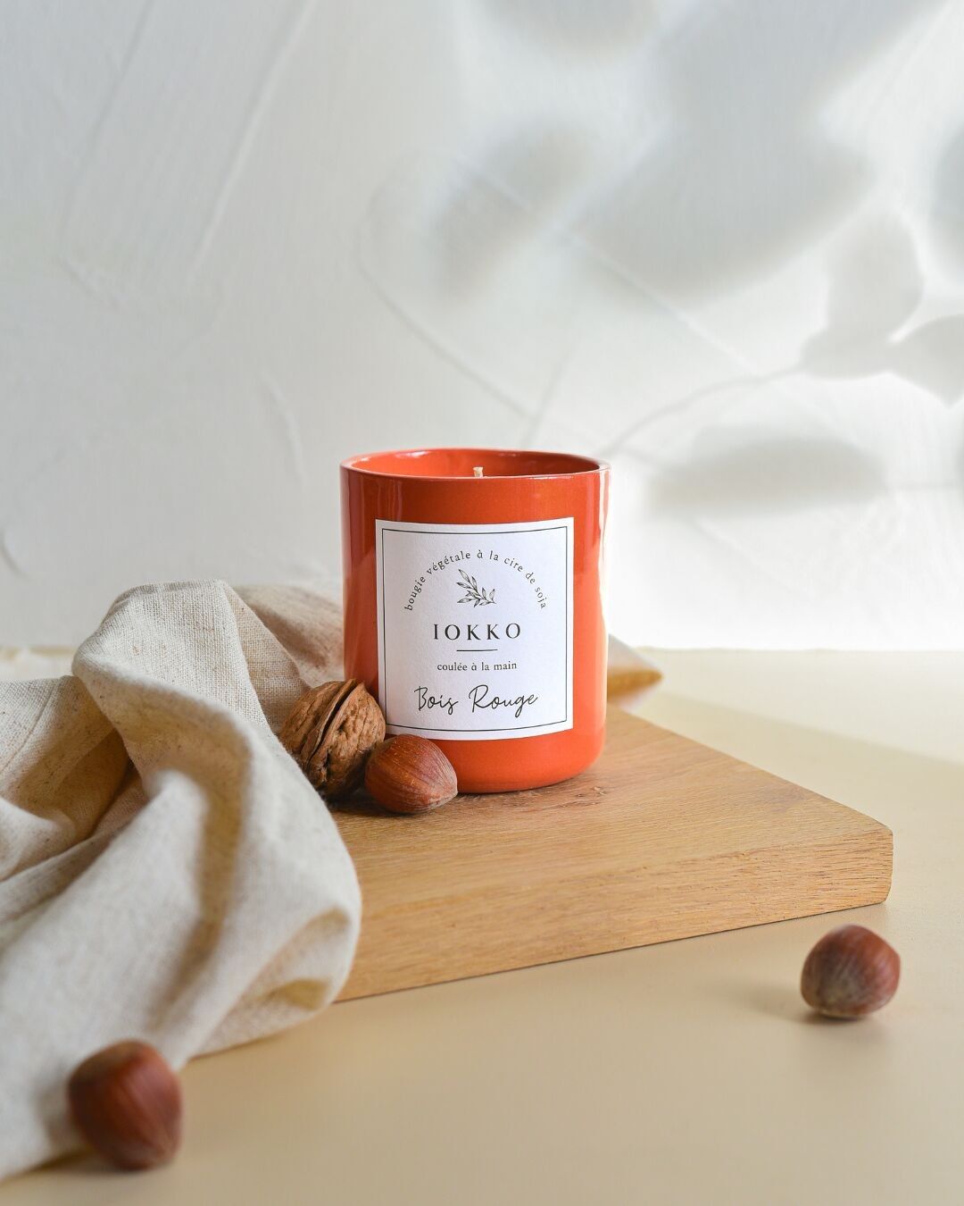 Duftkerze „Rotes Holz“ – schlichte Keramik