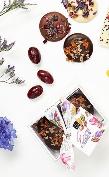 Chocolate Mendiants Peach & Fig Dark – mendiants de luxe faits à la main en chocolat noir aux fruits - édition d'été 3
