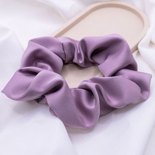 Scrunchie Satin lila Haarband lavendel - handgenähter Haargummi glänzend