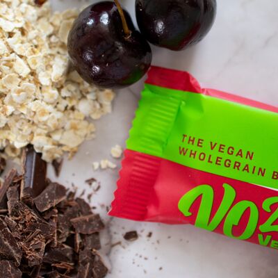 Dark Chocolate Cherry wholegrain oat snack