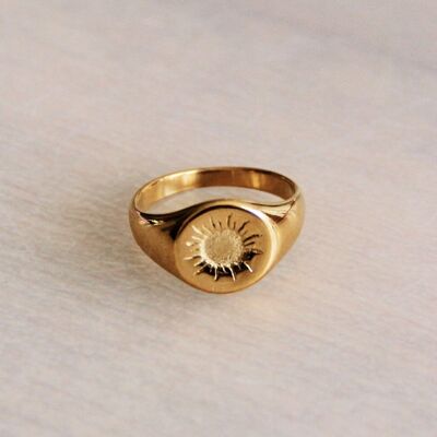 Stainless steel ring with round charm and sun - gold