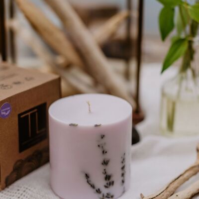 Soy Wax Candle with Lavender Scent - XL - Purple