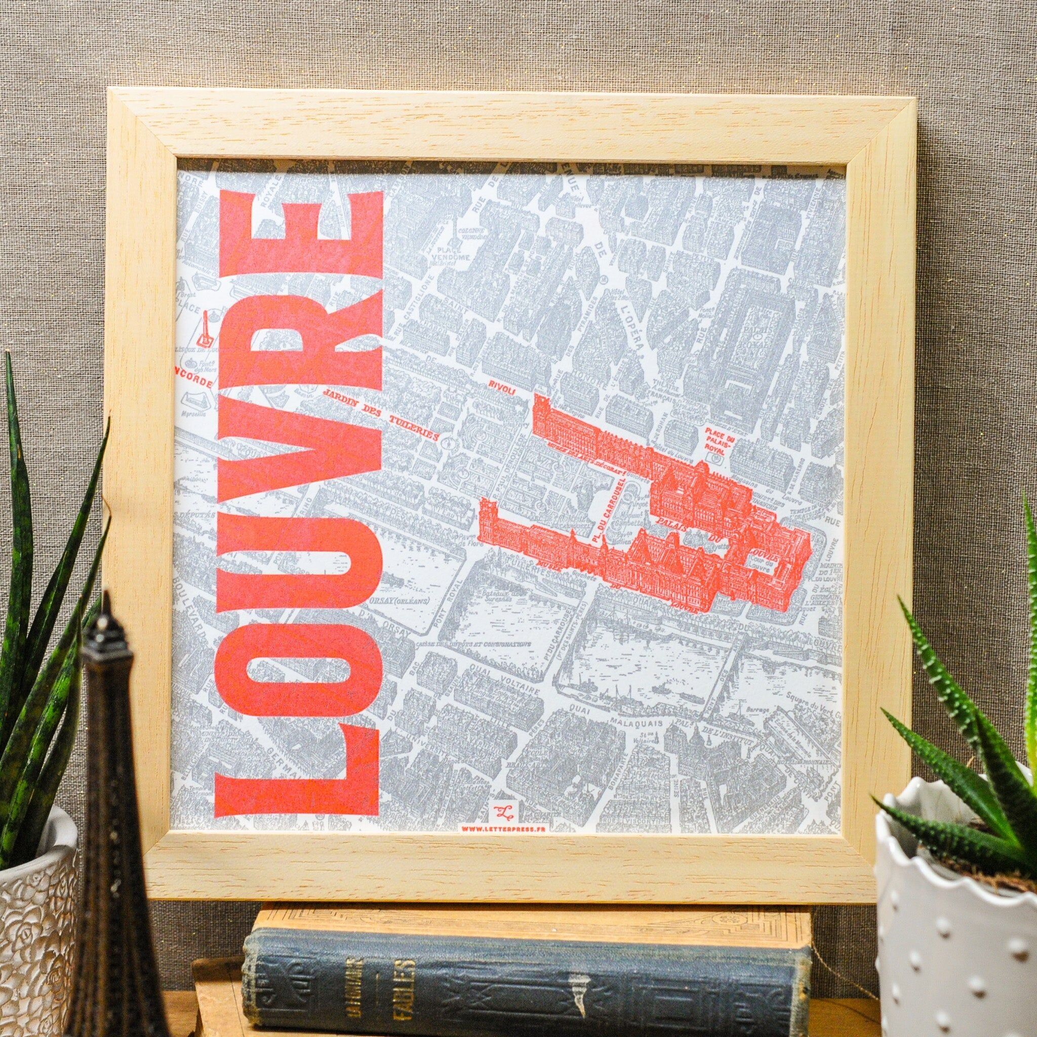 Poster del Louvre in stampa tipografica, mappa di Parigi quadrato vintage rosso argento neon