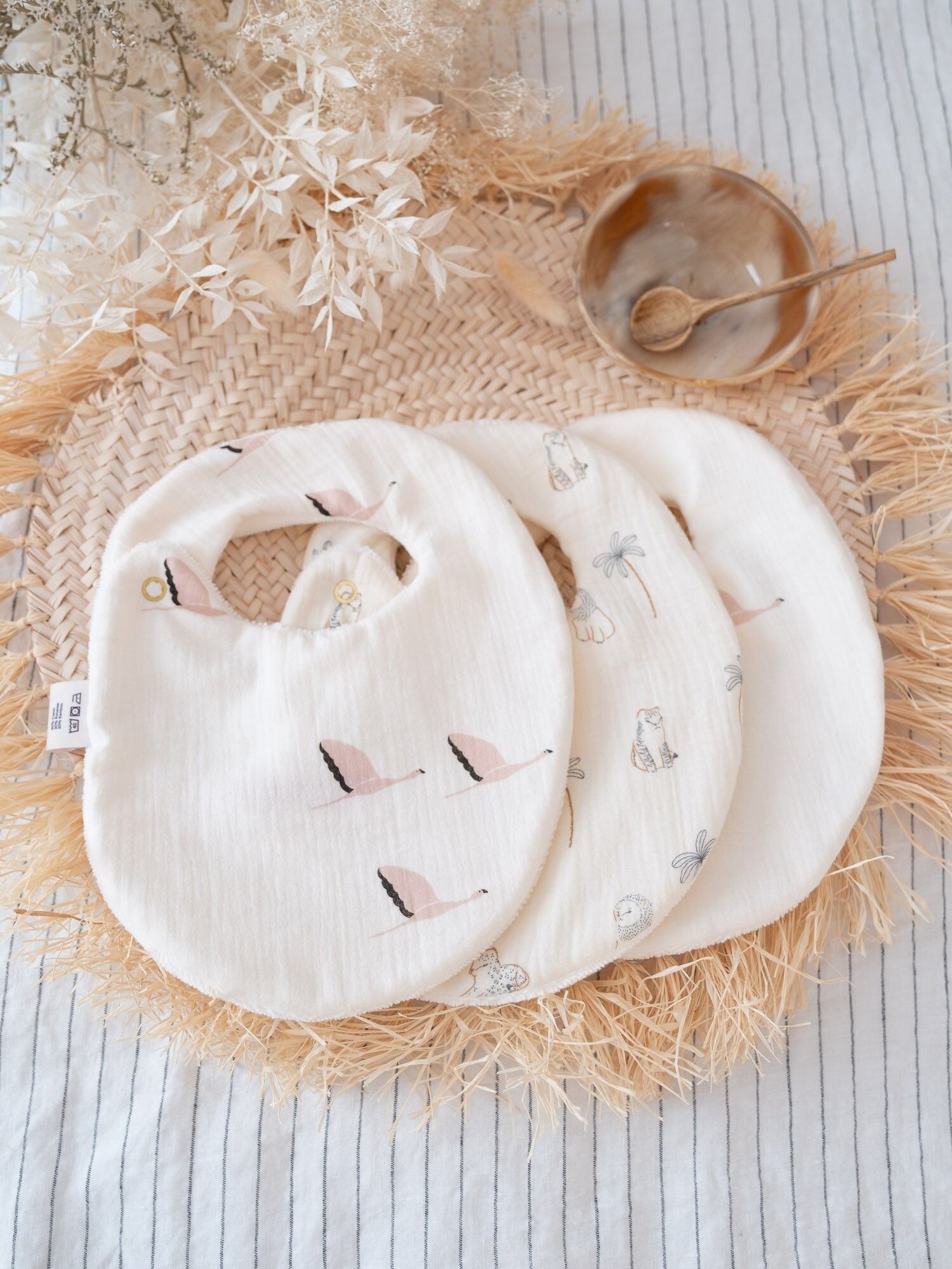 Cremefarbenes Frottee-Lätzchen