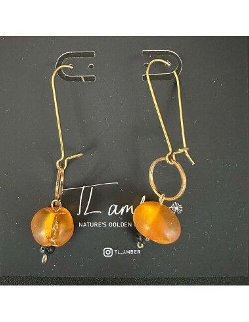 Design Amber earrings with gold colored stainless steel hooks - handmade (008)