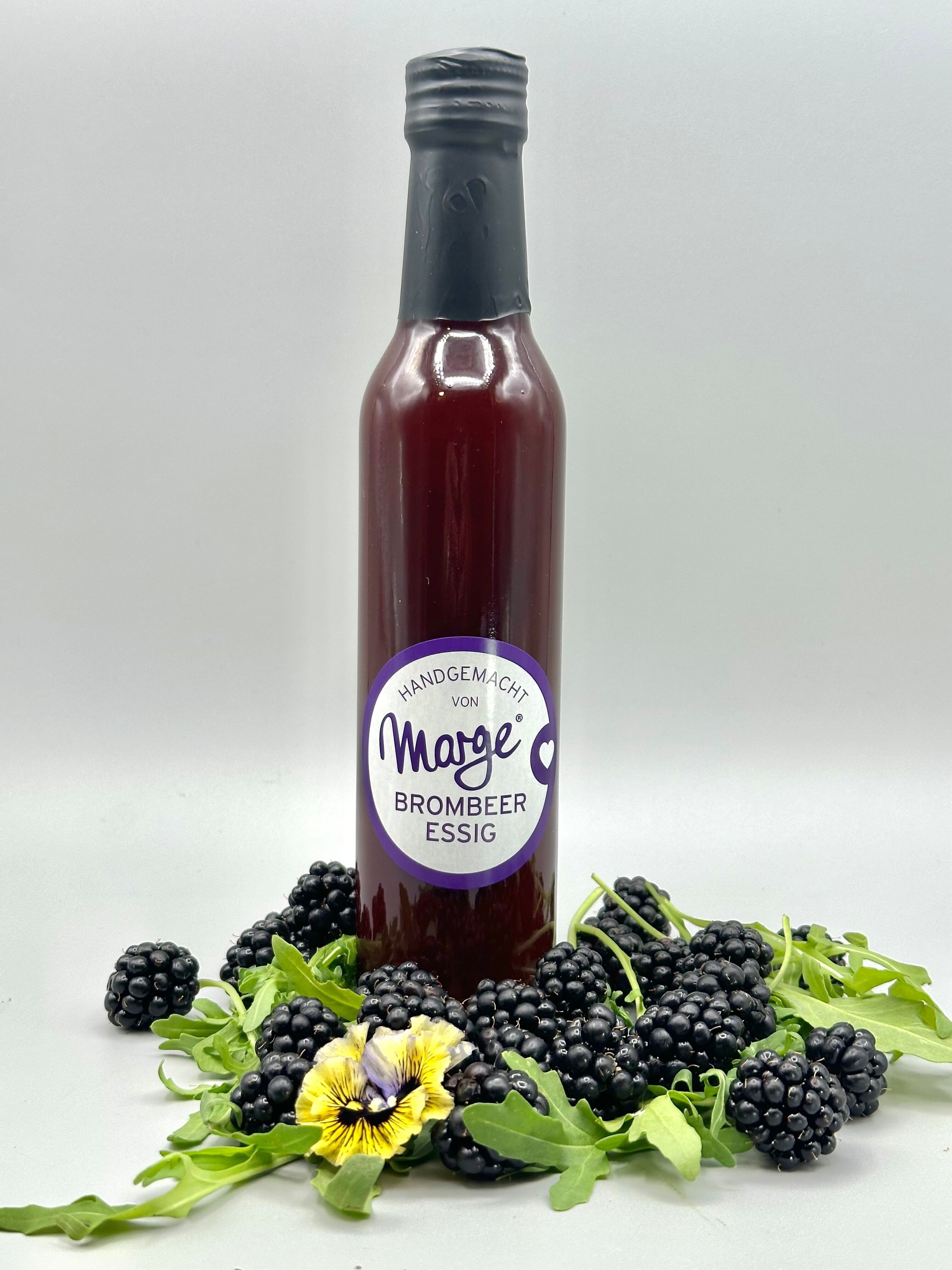 Blackberry pulp vinegar