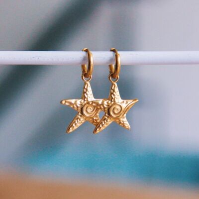 Boucles d'oreilles créoles en acier inoxydable avec grande étoile de mer - dorées