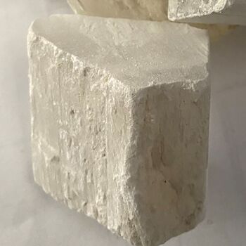 Pack de cristaux bruts taillés grossièrement - 1kg - Sélénite 2