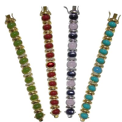 Bracelets de quatre couleurs différentes
