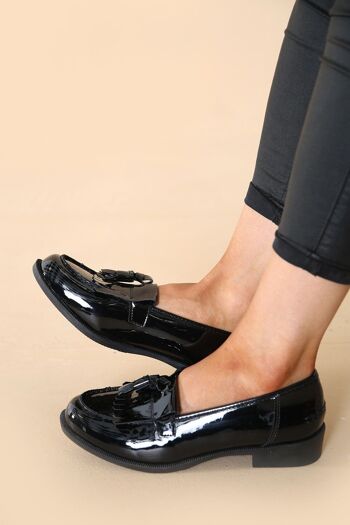 Chaussures mocassins à plateforme en cuir verni noir avec pompon 6