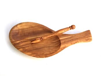 Assiette de service avec poignée et piquier fabriquée à la main en bois d'olivier 1