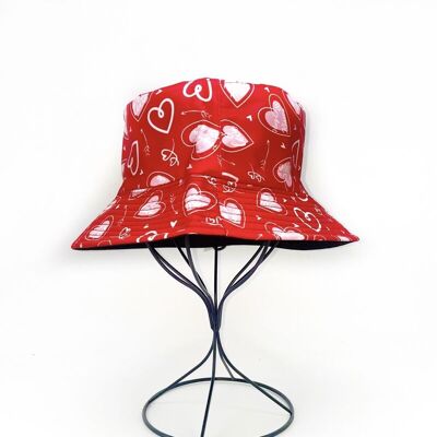 Reversible heart-print bucket hat